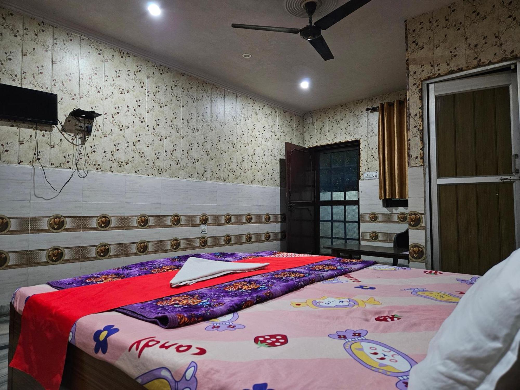 Hotel Chitrarth & Party Lawn Haldwāni Δωμάτιο φωτογραφία